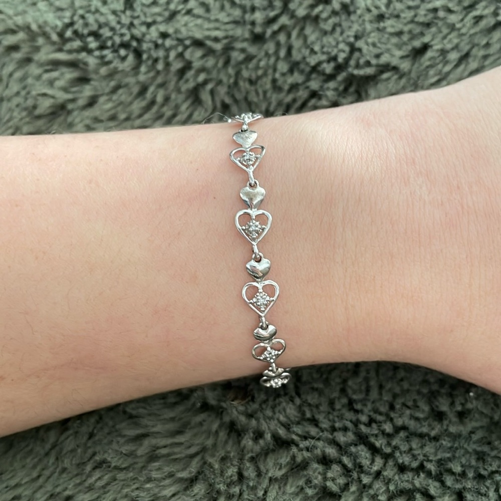 Kevin Jewelers Heart Shaped Link Bracelet